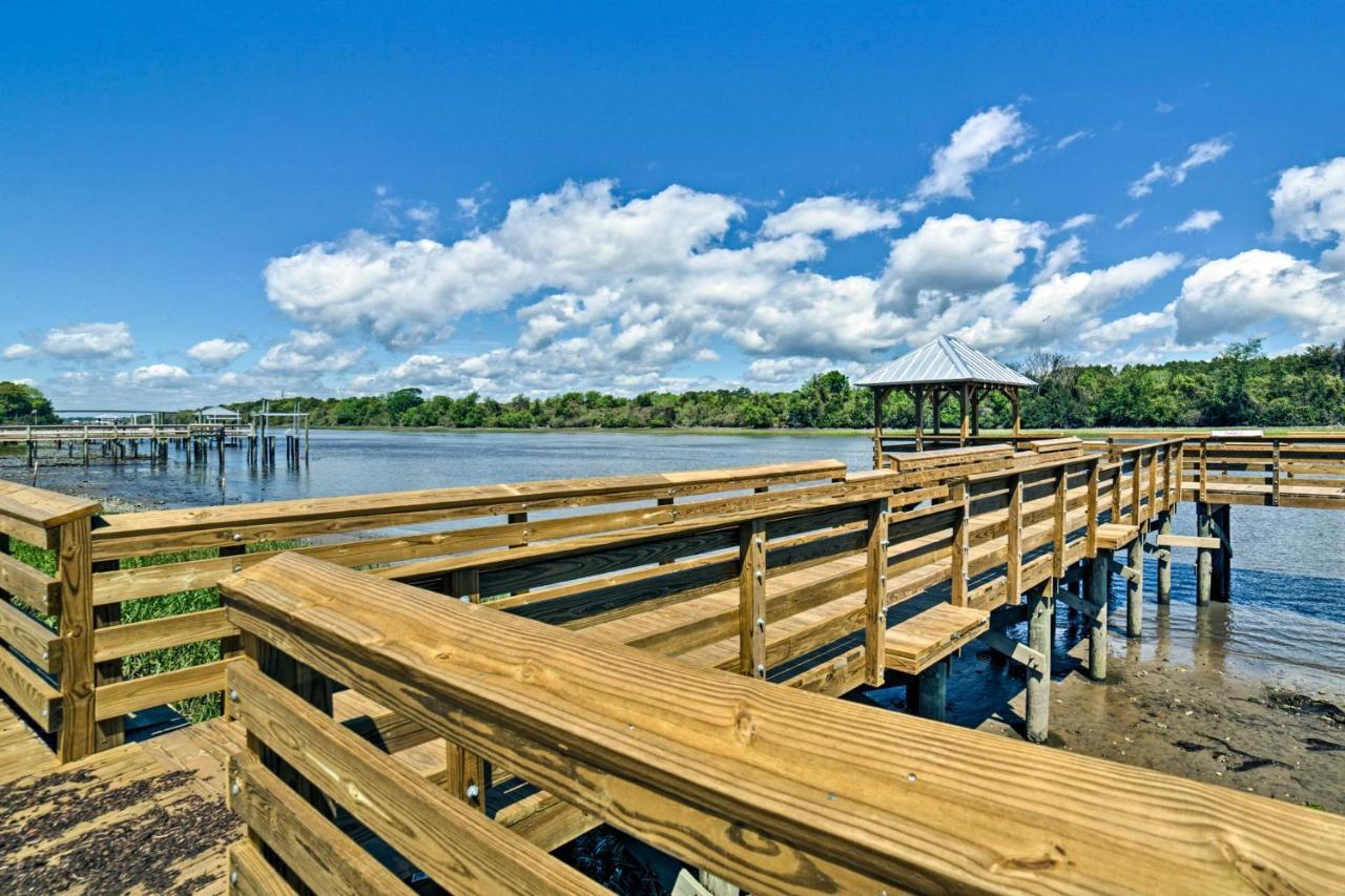 Oak Island Cottage - Walk To Beach And Intracoastal! Exterior photo